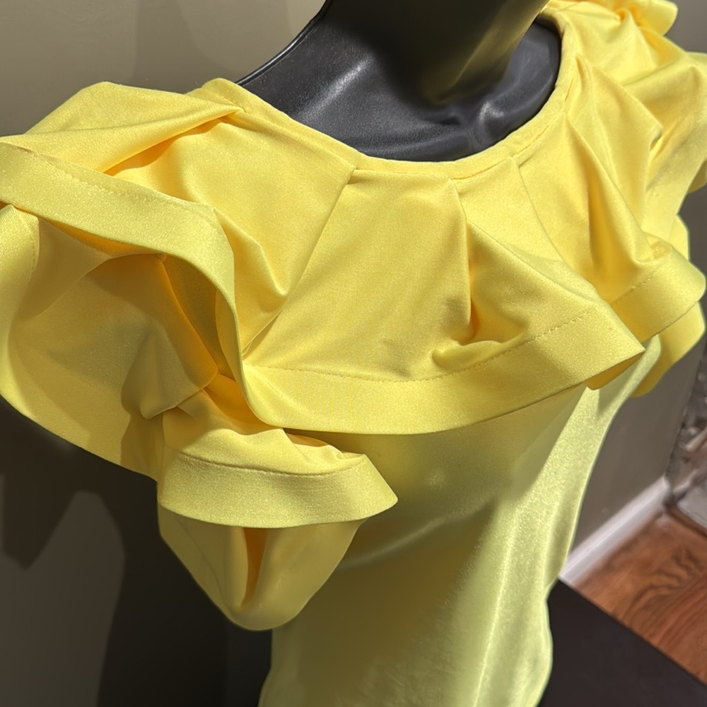 Be the sunshine in the room wearing this beautiful piece from Gracia. - Picture 3 of 3